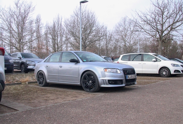 Audi RS4 Sedan