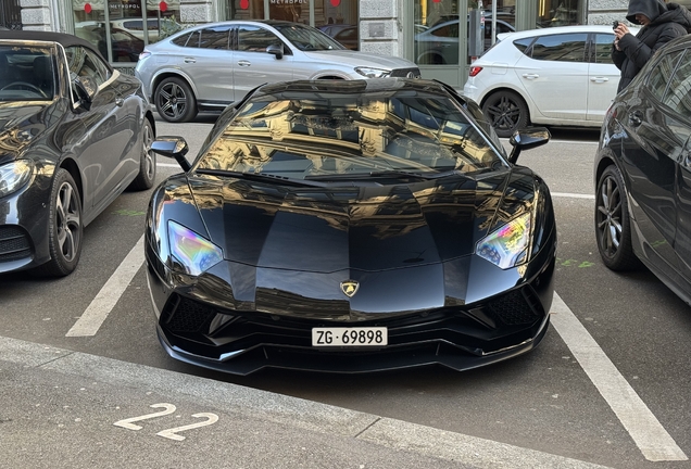 Lamborghini Aventador S LP740-4