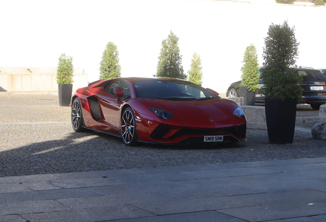 Lamborghini Aventador S LP740-4