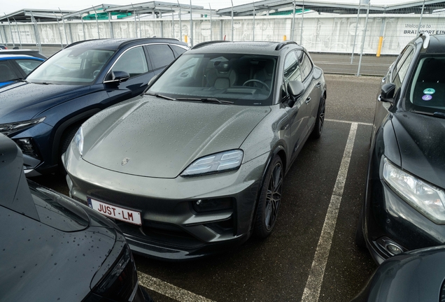 Porsche Macan EV Turbo