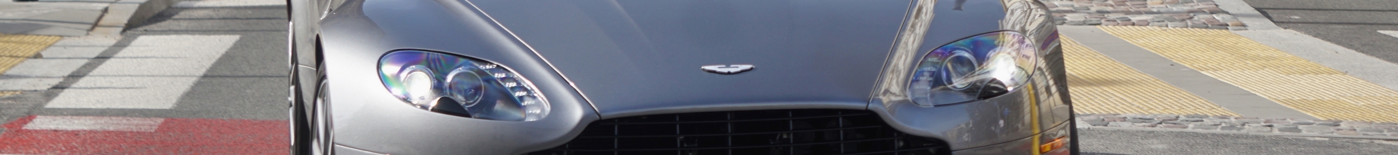 Aston Martin V8 Vantage 2012