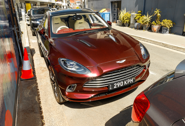 Aston Martin DBX