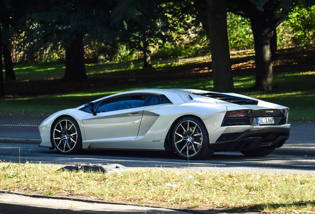 Lamborghini Aventador S LP740-4
