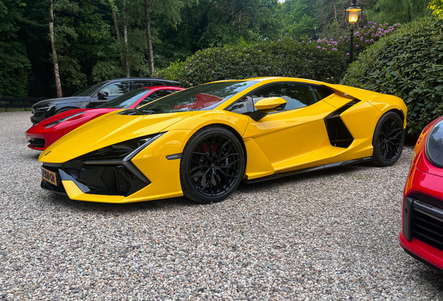 Lamborghini Revuelto
