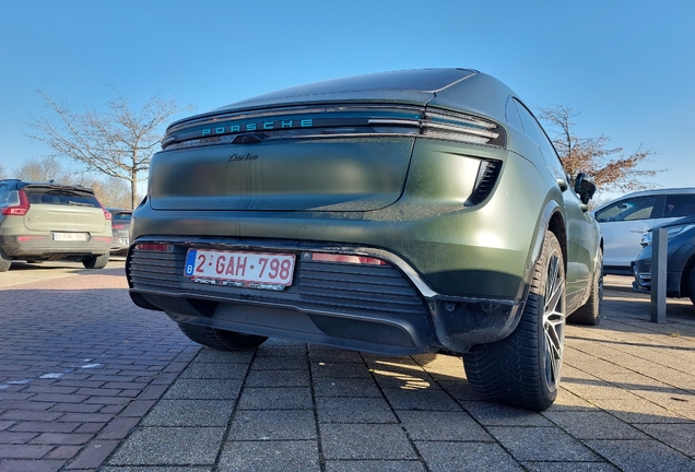 Porsche Macan EV Turbo