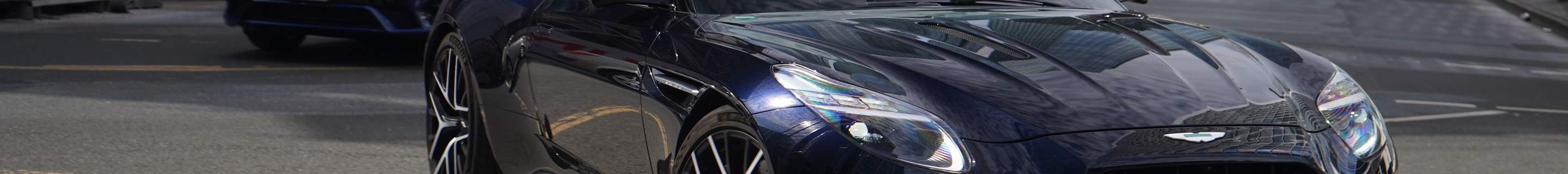 Aston Martin DB12 Volante