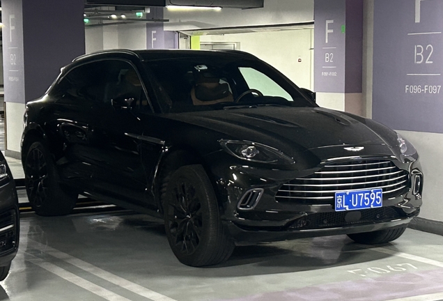 Aston Martin DBX