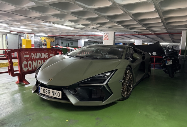 Lamborghini Revuelto