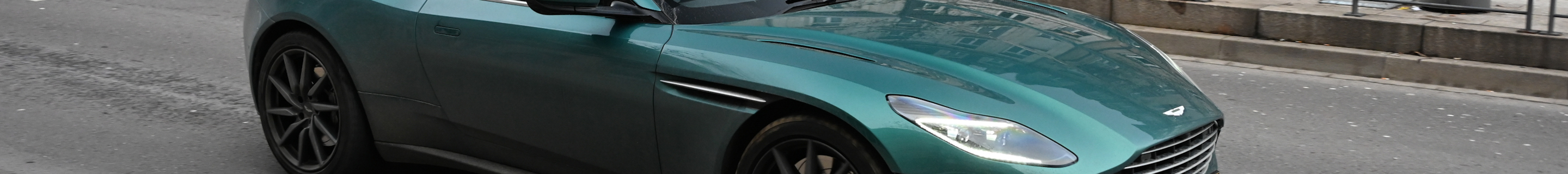 Aston Martin DB11 V8 Volante