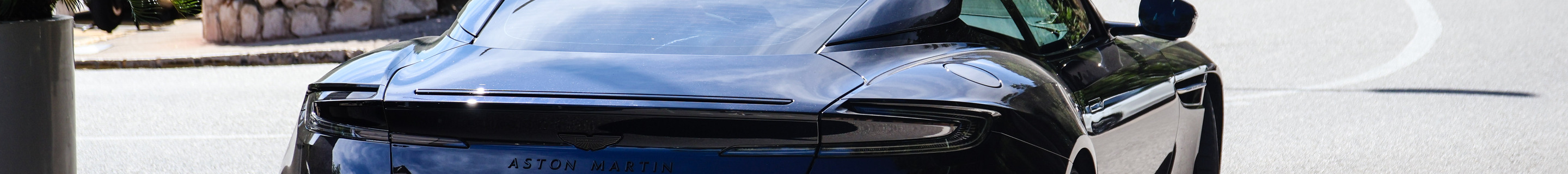 Aston Martin DB12