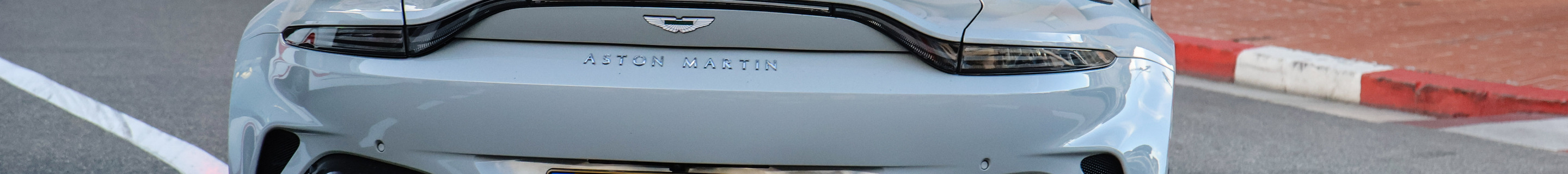 Aston Martin V12 Vantage 2023