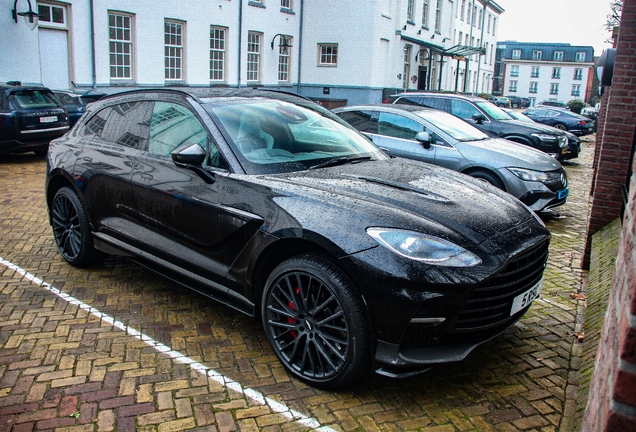Aston Martin DBX707