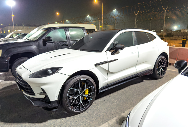 Aston Martin DBX707