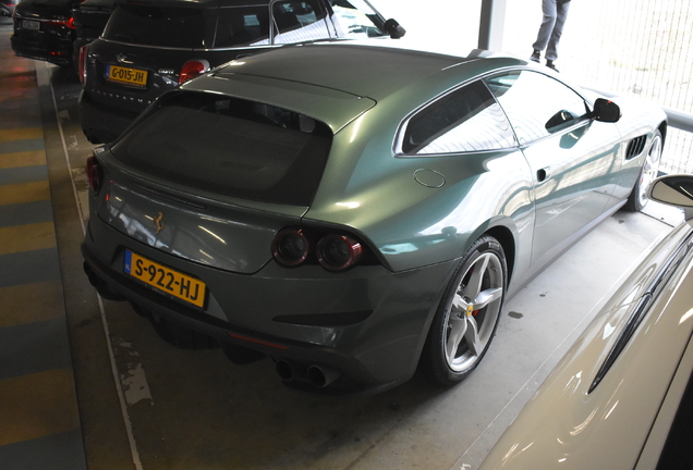 Ferrari GTC4Lusso T