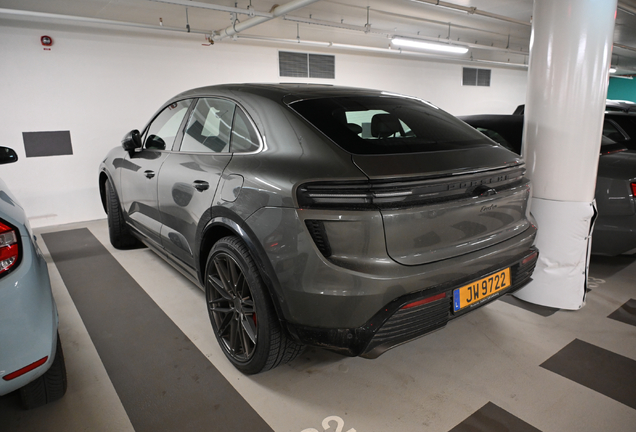 Porsche Macan EV Turbo