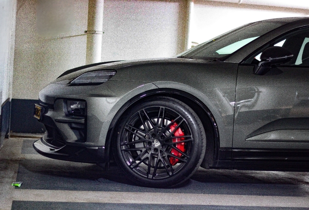 Porsche Macan EV Turbo