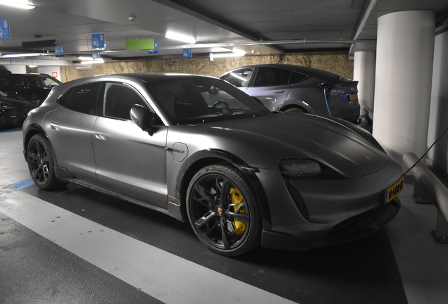 Porsche Taycan Turbo S Cross Turismo