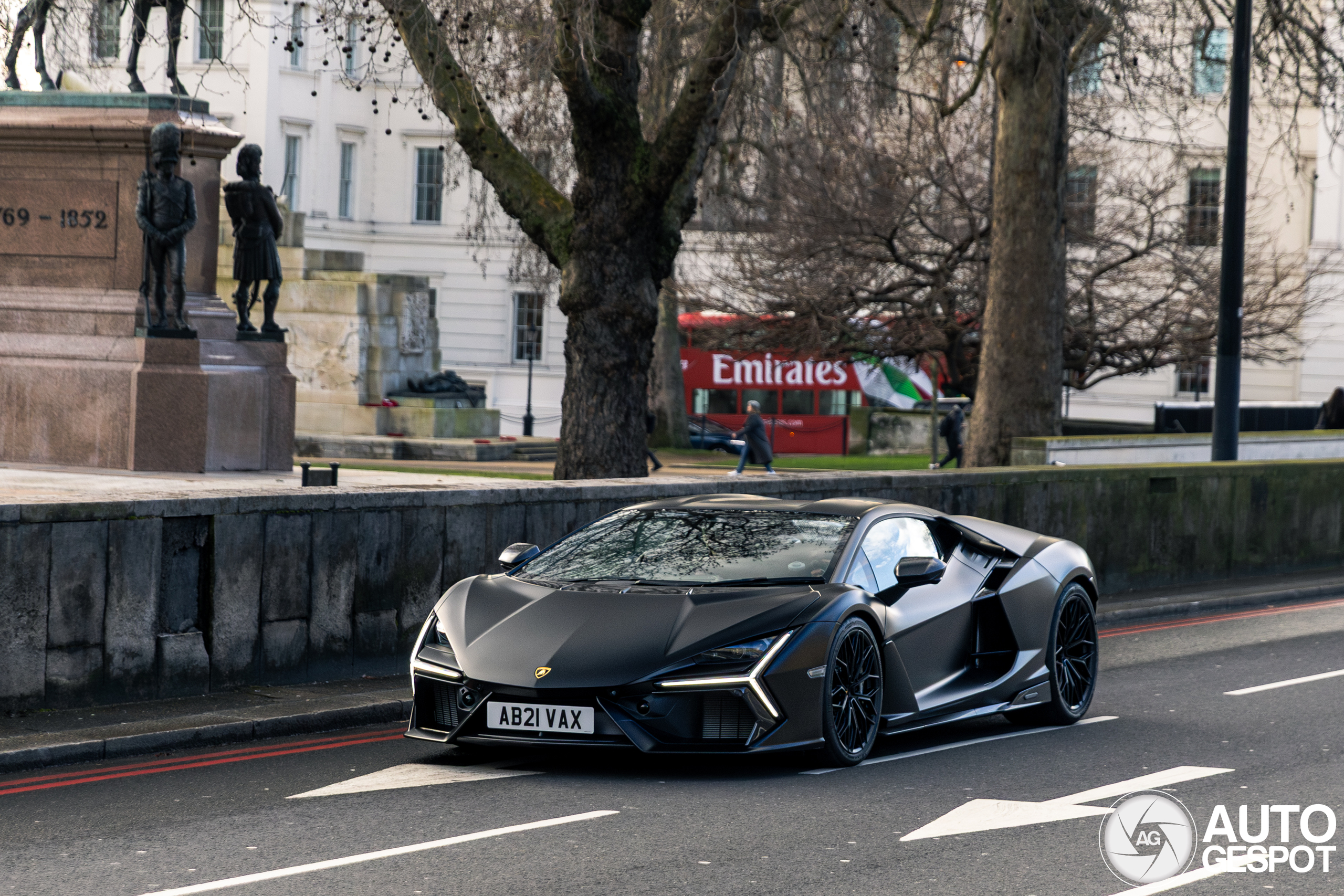 Lamborghini Revuelto