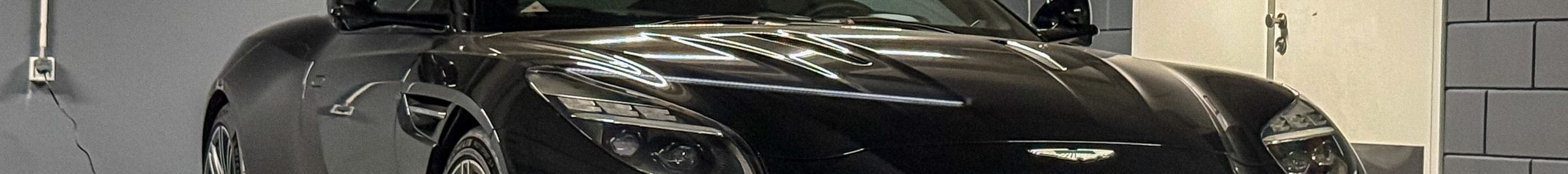 Aston Martin DB12