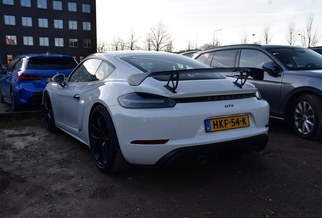 Porsche 718 Cayman GT4