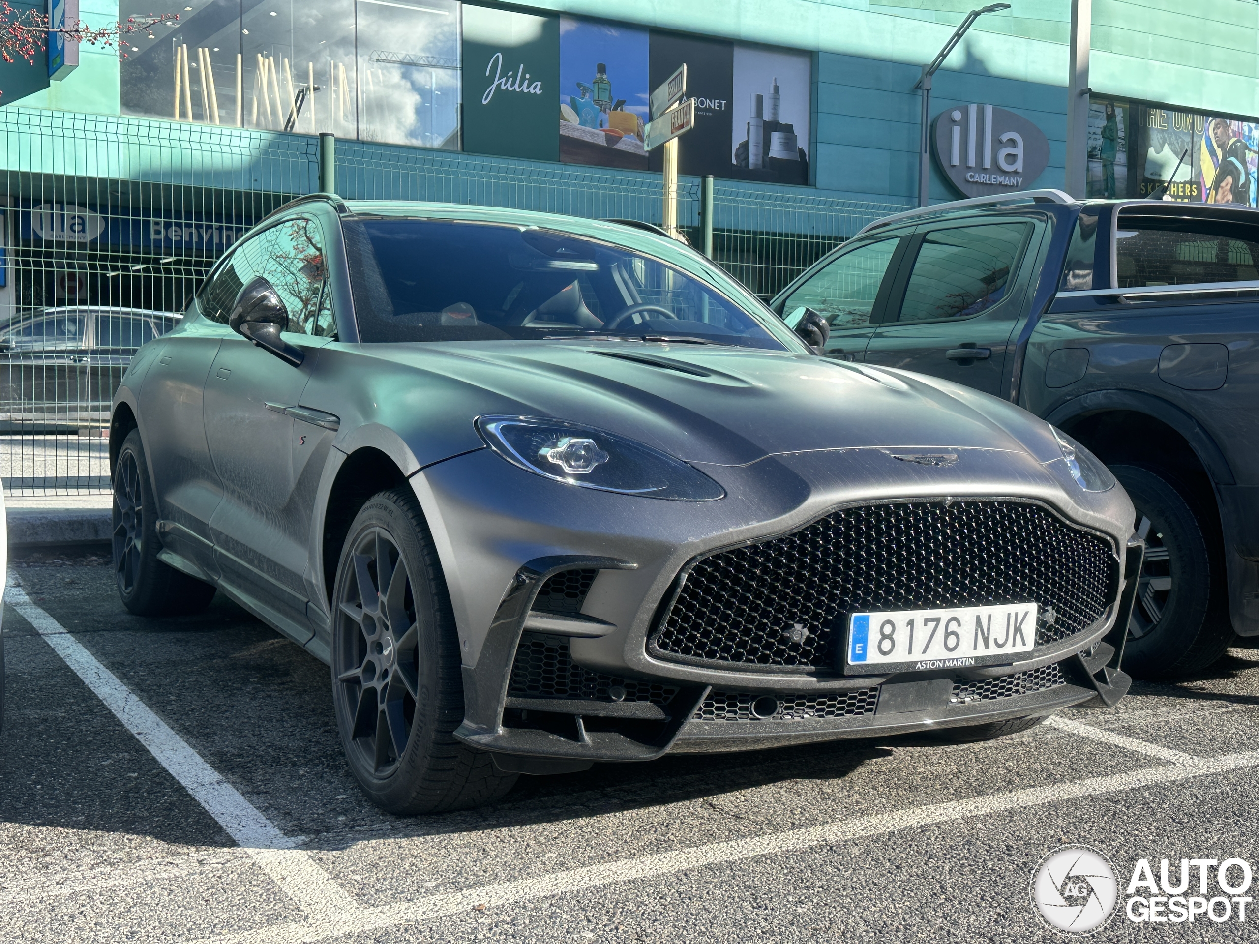 Aston Martin DBX S