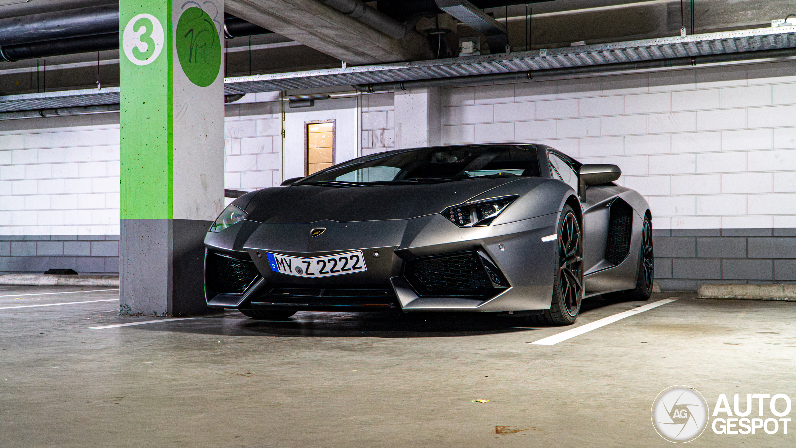 Lamborghini Aventador LP700-4