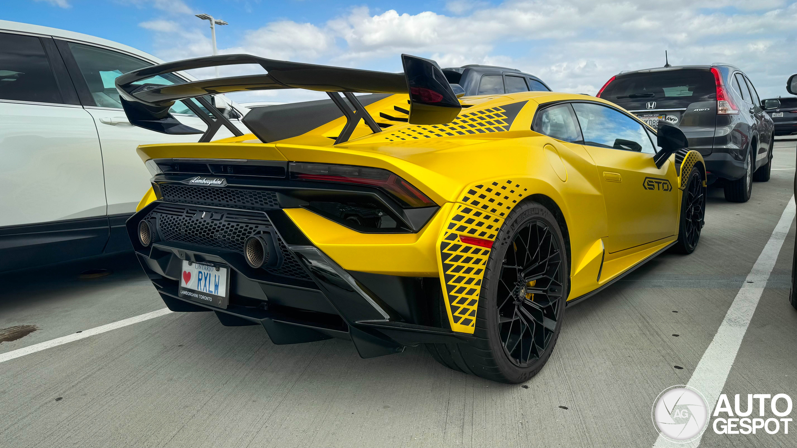 Lamborghini Huracán STO brengt een bezoek aan Disneyland