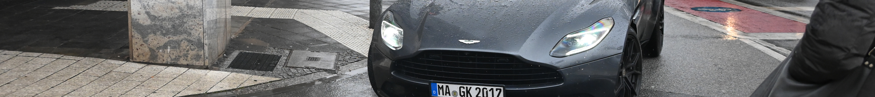 Aston Martin DB11 V8