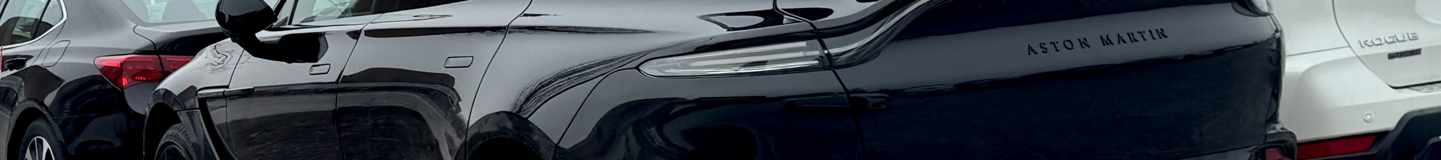Aston Martin DBX707