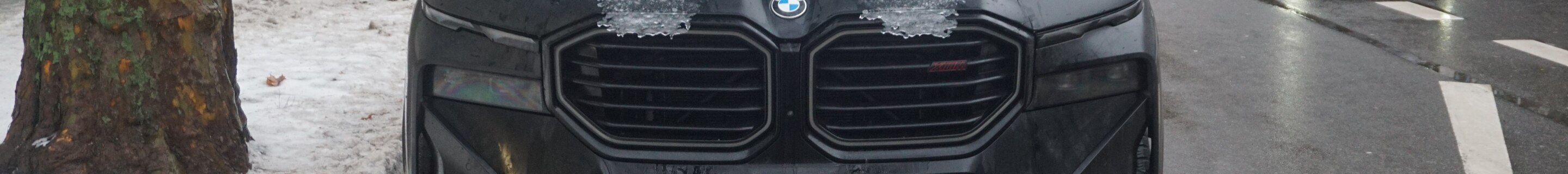 BMW XM G09 Label Red