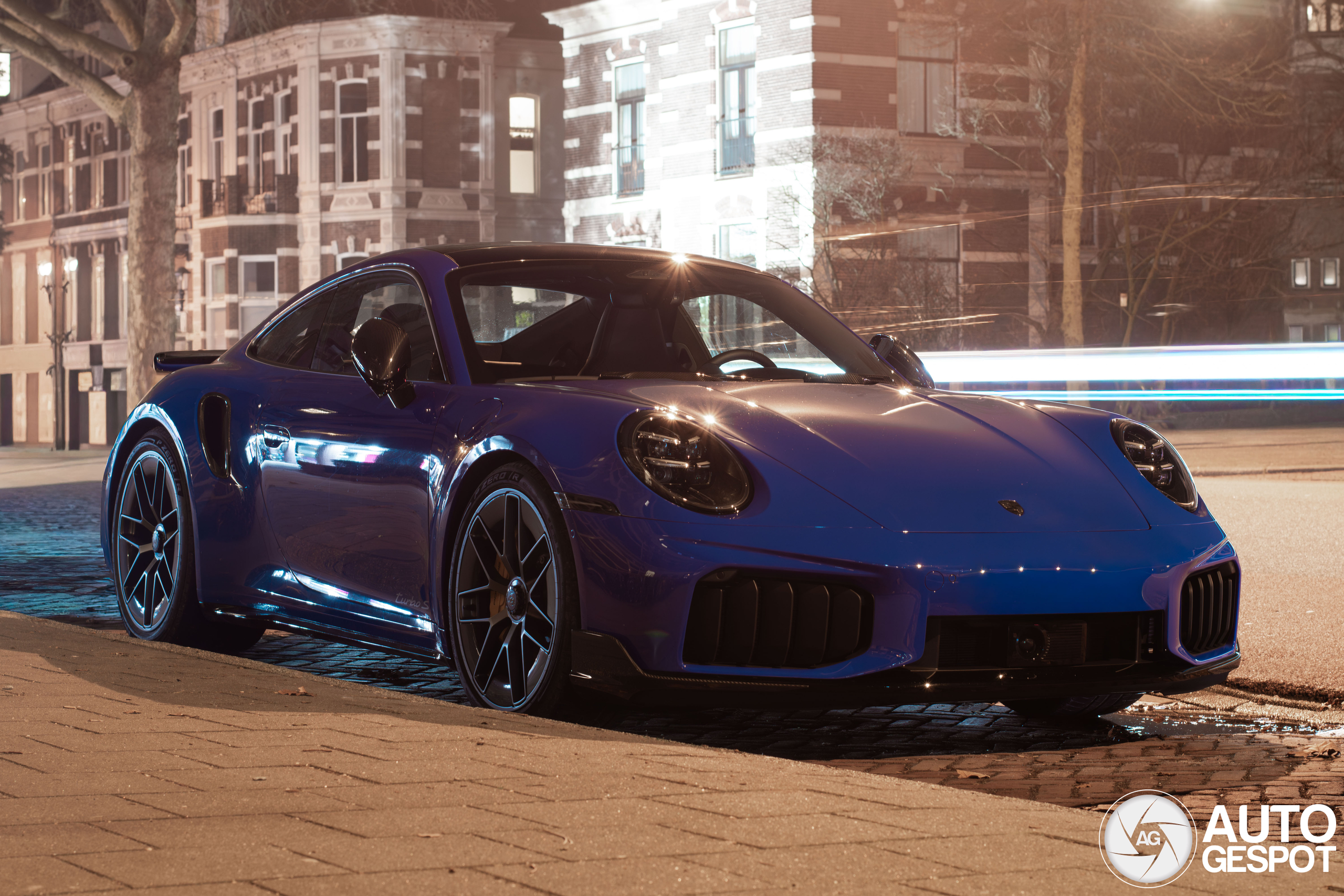 De eerste Porsche 992 Turbo S MkII van Nederland maakt meteen wat kilometers