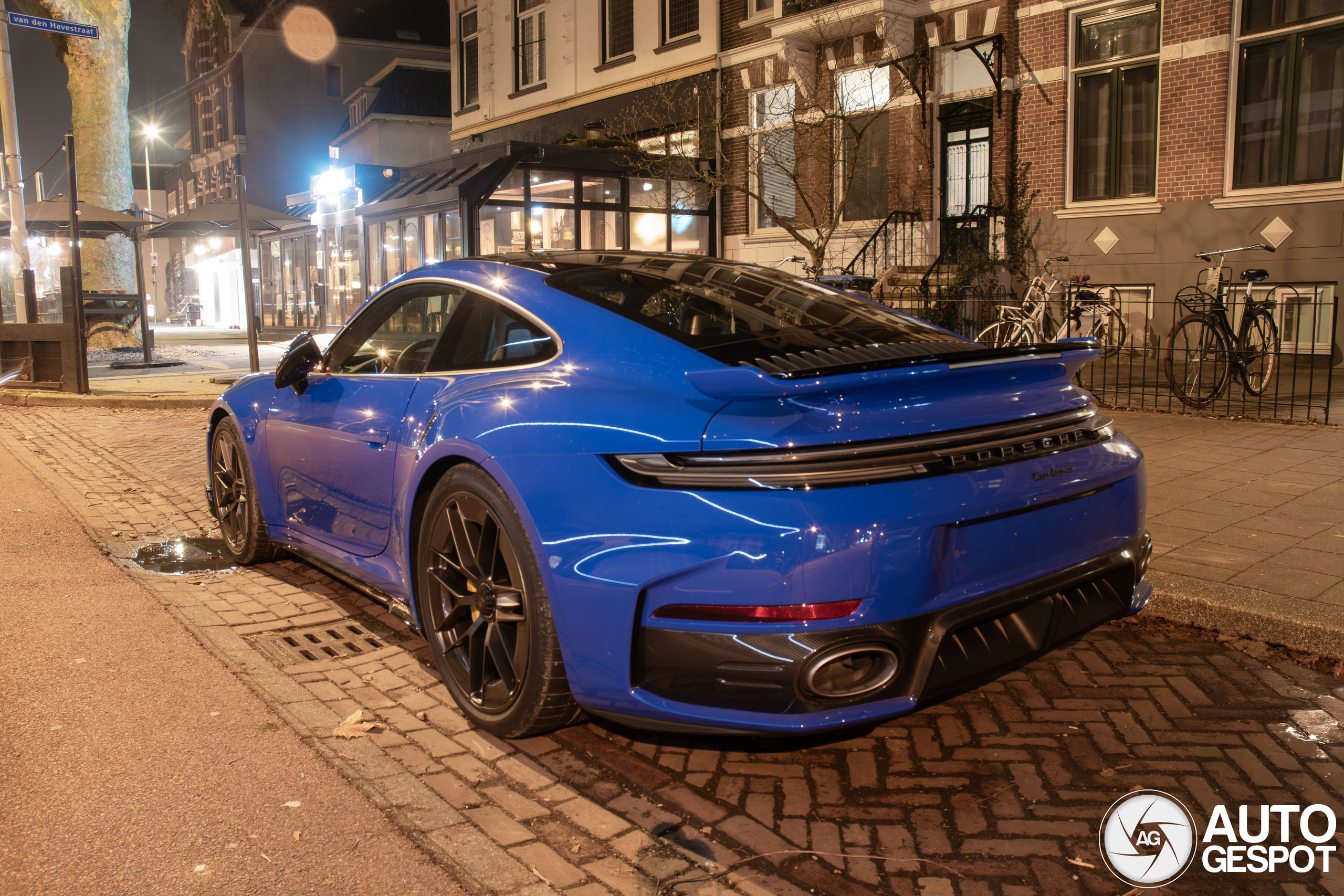 De eerste Porsche 992 Turbo S MkII van Nederland maakt meteen wat kilometers