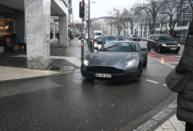 Aston Martin DB11 V8