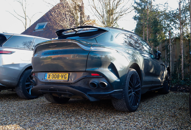 Aston Martin DBX707