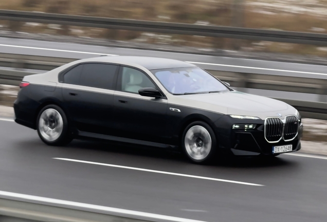BMW M760e xDrive