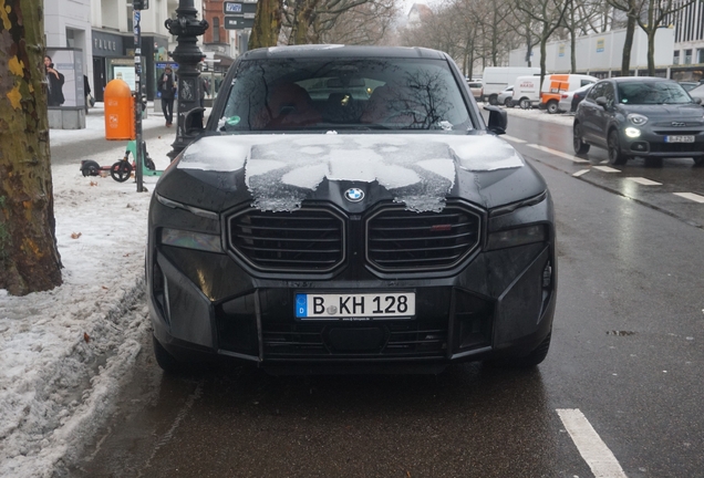 BMW XM G09 Label Red