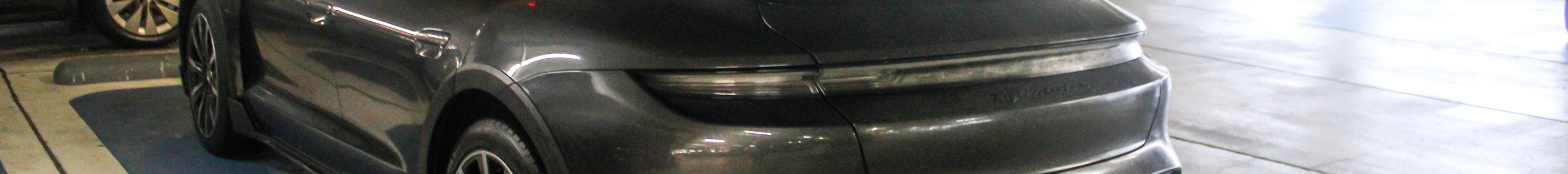 Porsche Taycan Turbo S Cross Turismo