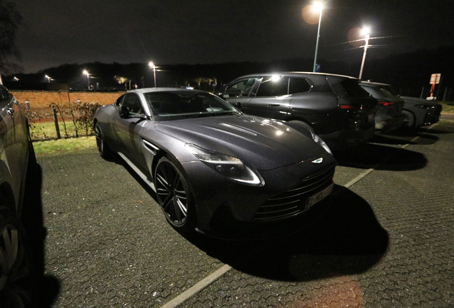 Aston Martin DB12