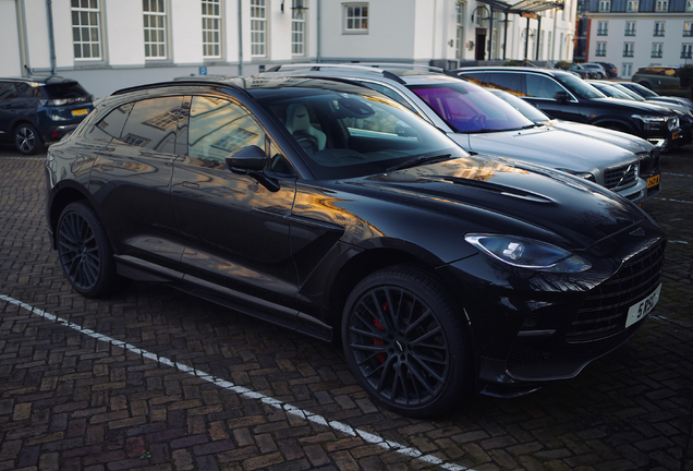 Aston Martin DBX707