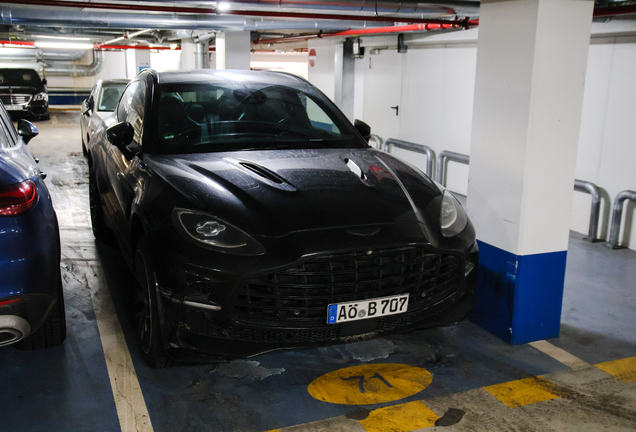 Aston Martin DBX707