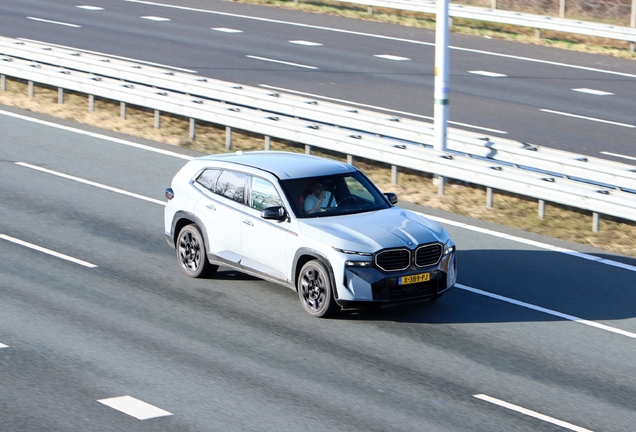 BMW XM G09 Label Red