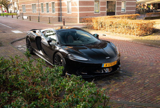 McLaren GT