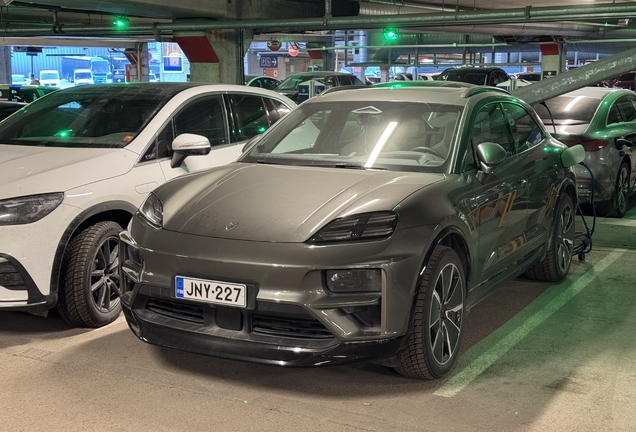 Porsche Macan EV Turbo