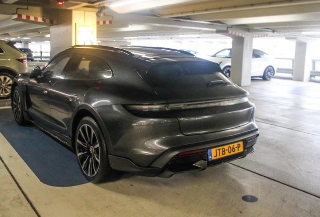 Porsche Taycan Turbo S Cross Turismo