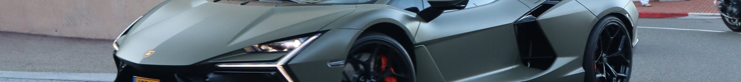 Lamborghini Revuelto