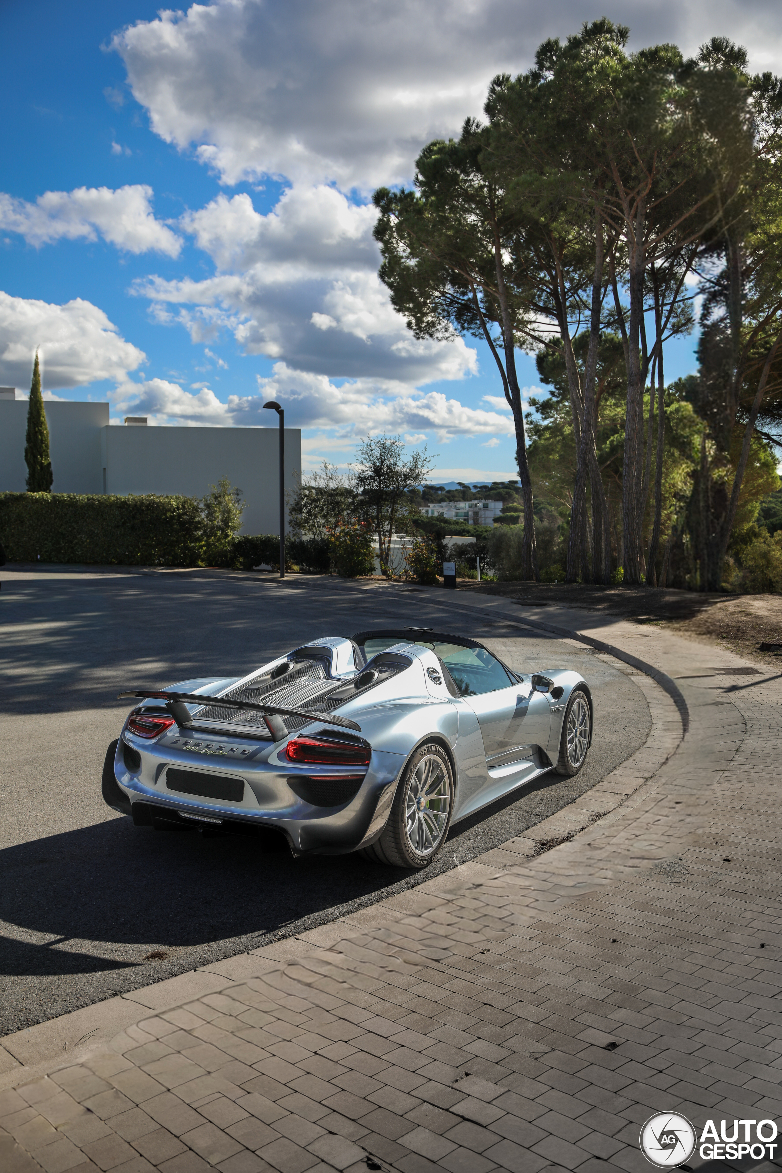 Porsche 918 Spyder Weissach Package