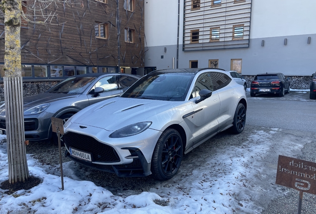 Aston Martin DBX S