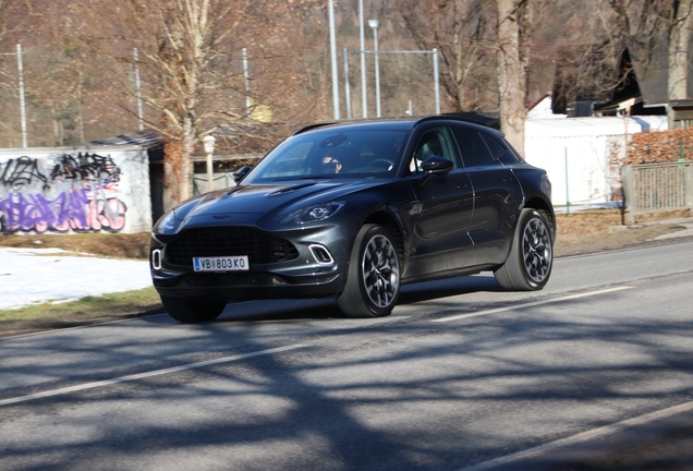 Aston Martin DBX