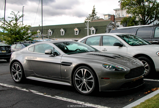 Aston Martin V12 Vantage
