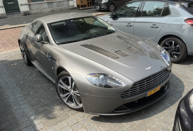 Aston Martin V12 Vantage